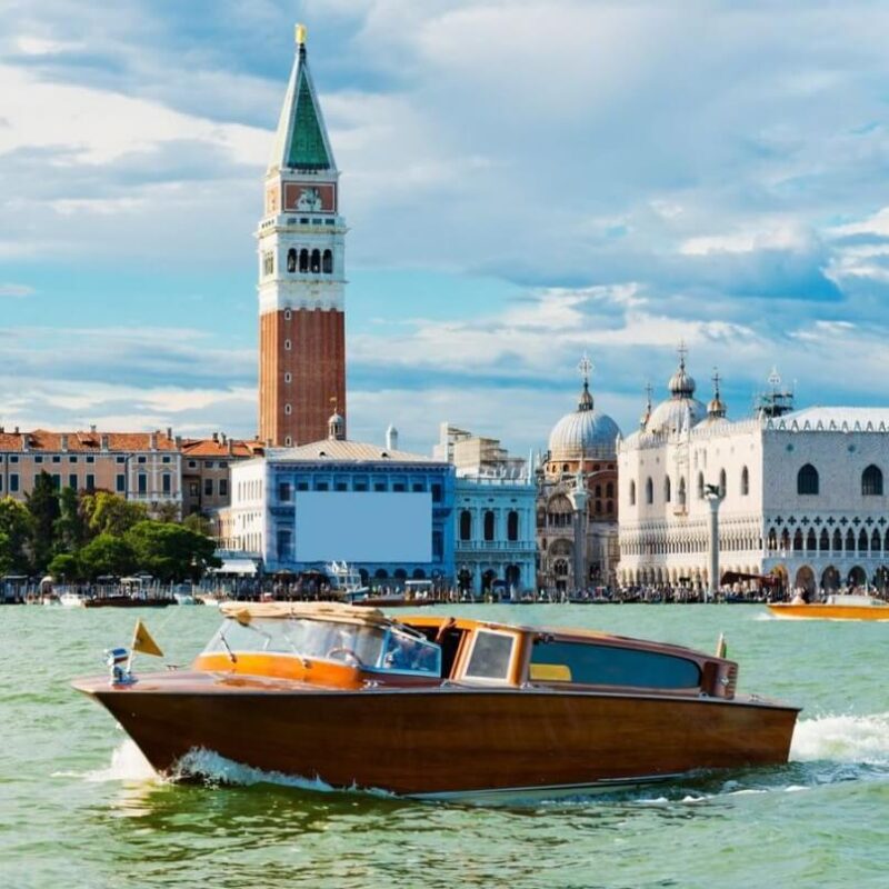 Transfer en barco taxi en Venecia